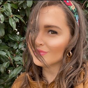 Meet your Posher, Lavinia